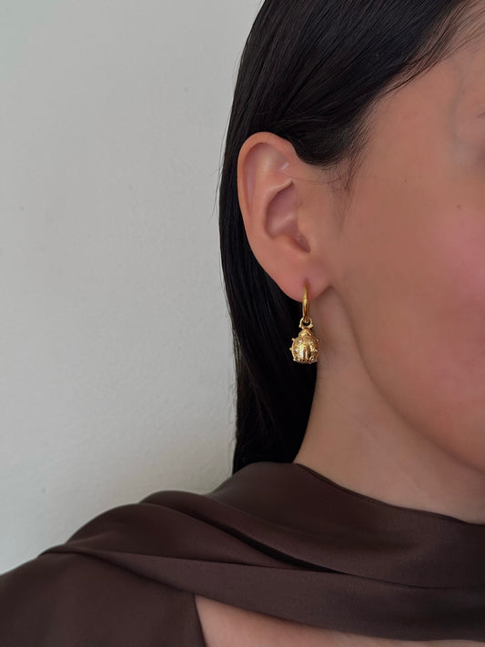 Huggies Dorados con Catarinas y Zirconias Blancas