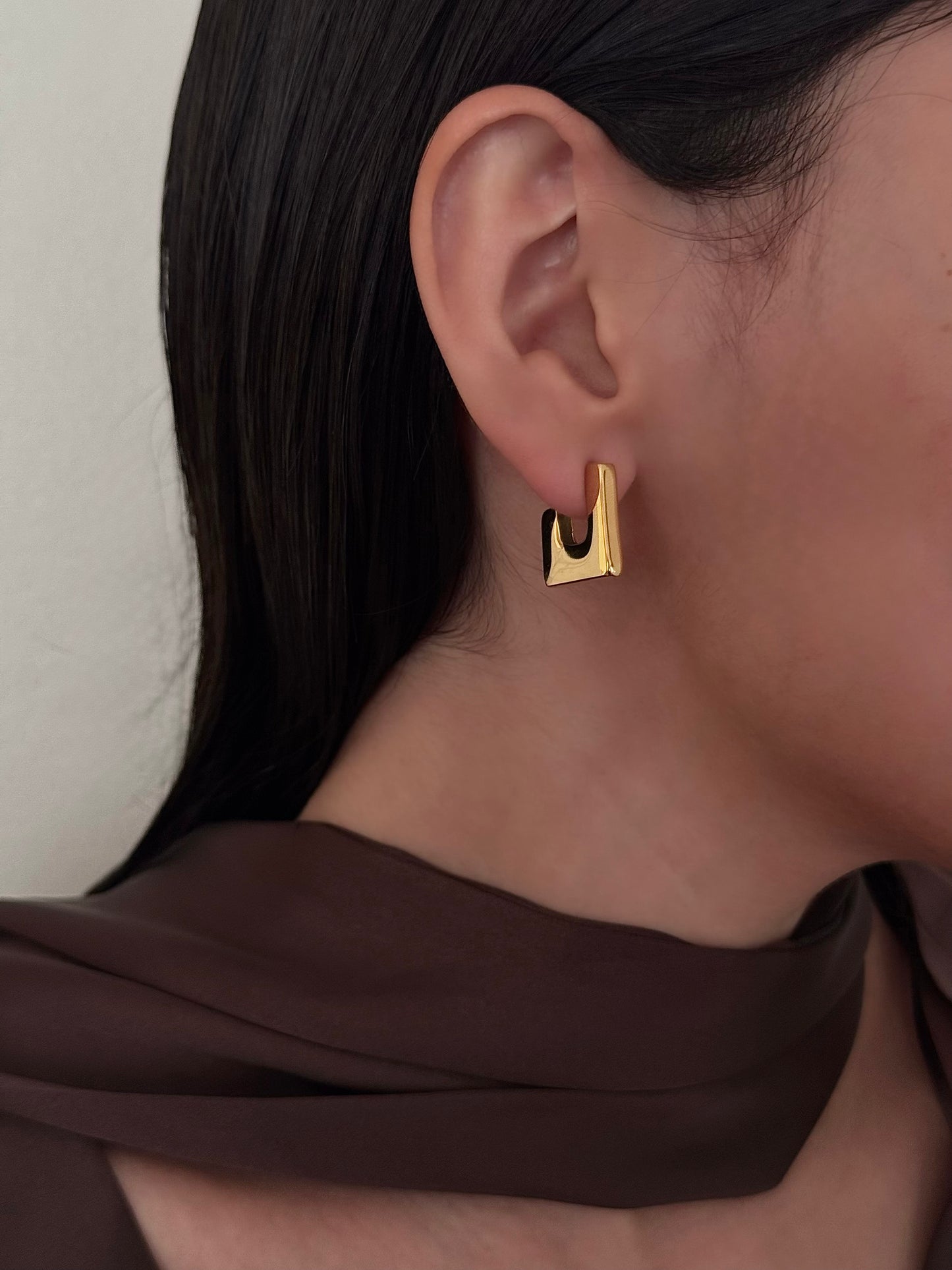 Aretes Cuadrados Abiertos Dorados