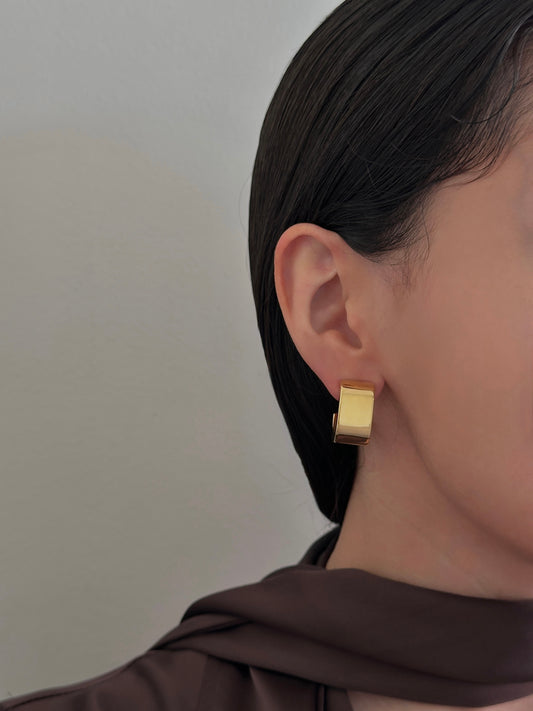Aretes Cuadrado Hueco Dorado