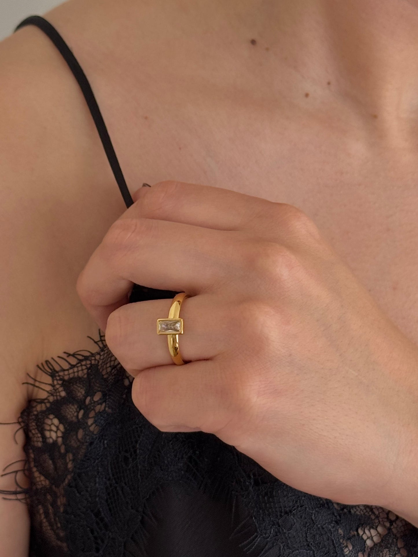 Anillo Zirco Rectangular Blanca