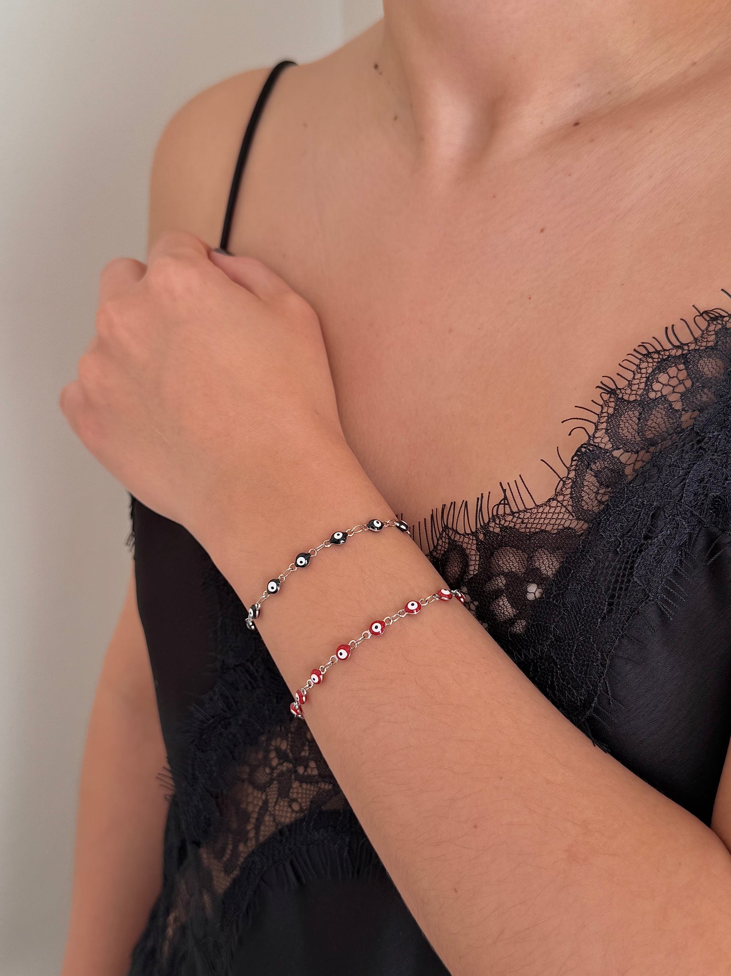 Pulsera Ojo Rojo Plateada