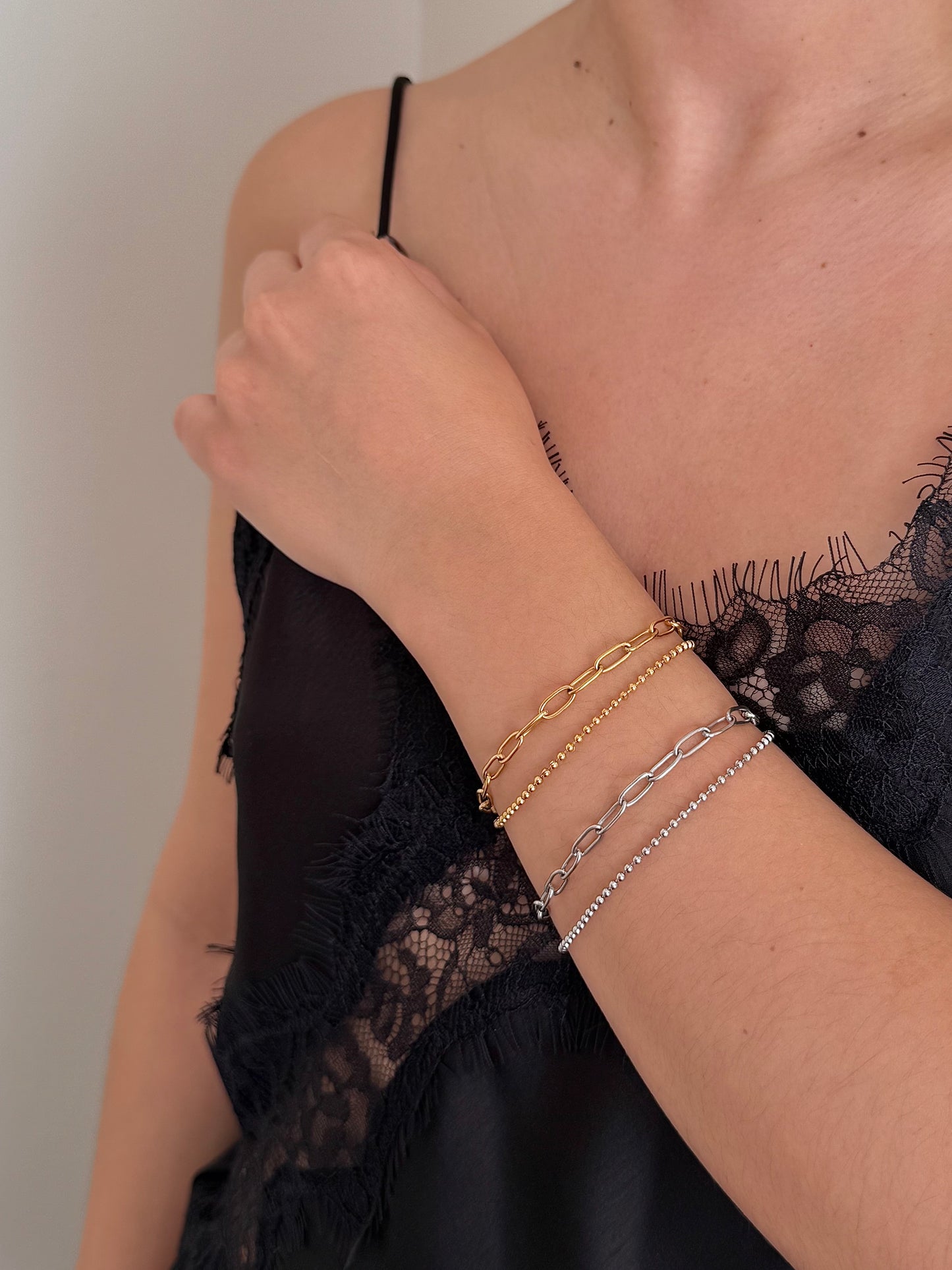 Pulsera Doble Eslabones con Bolitas Dorada