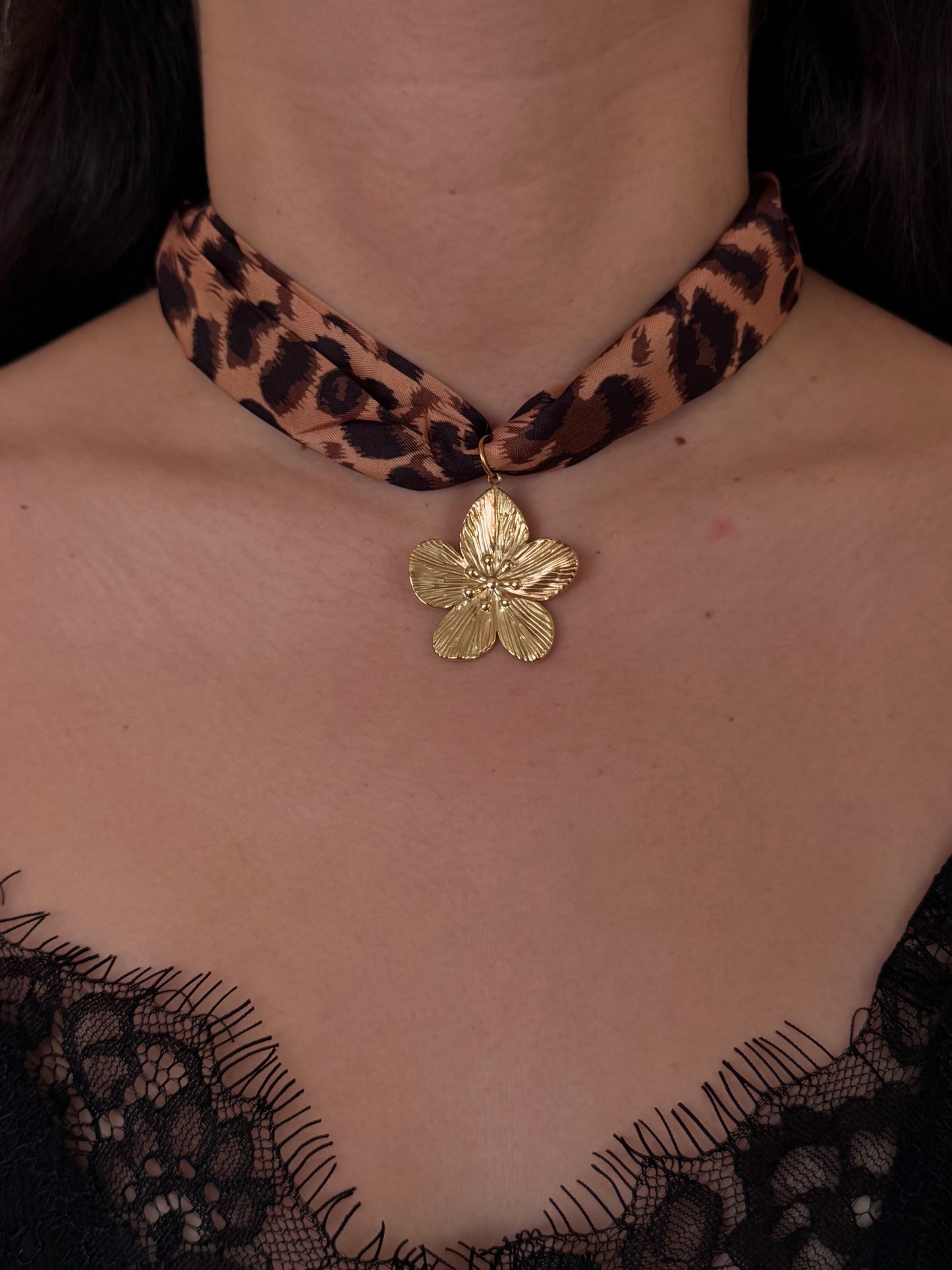 Collar Flor Animal Print