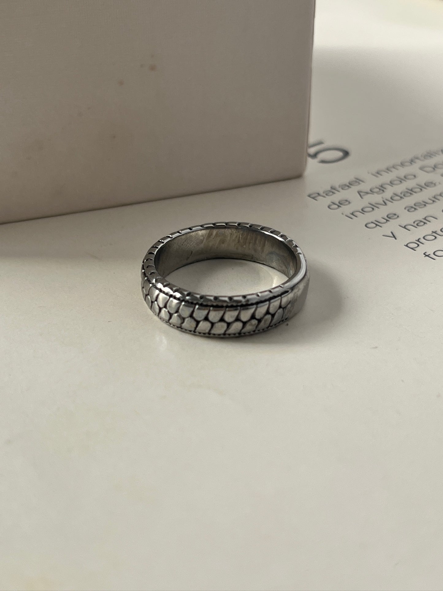 Anillo Escamas