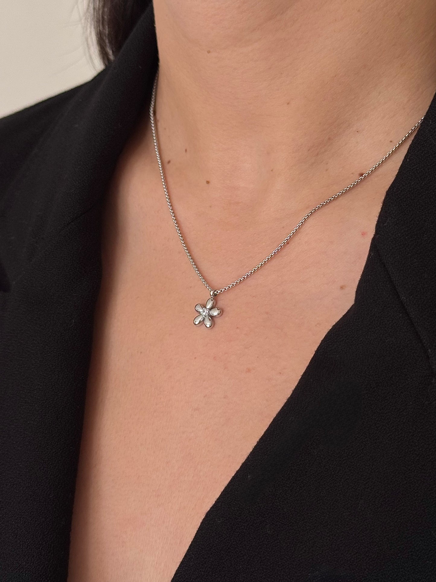 Collar Flor Globo Zirconia Plateado