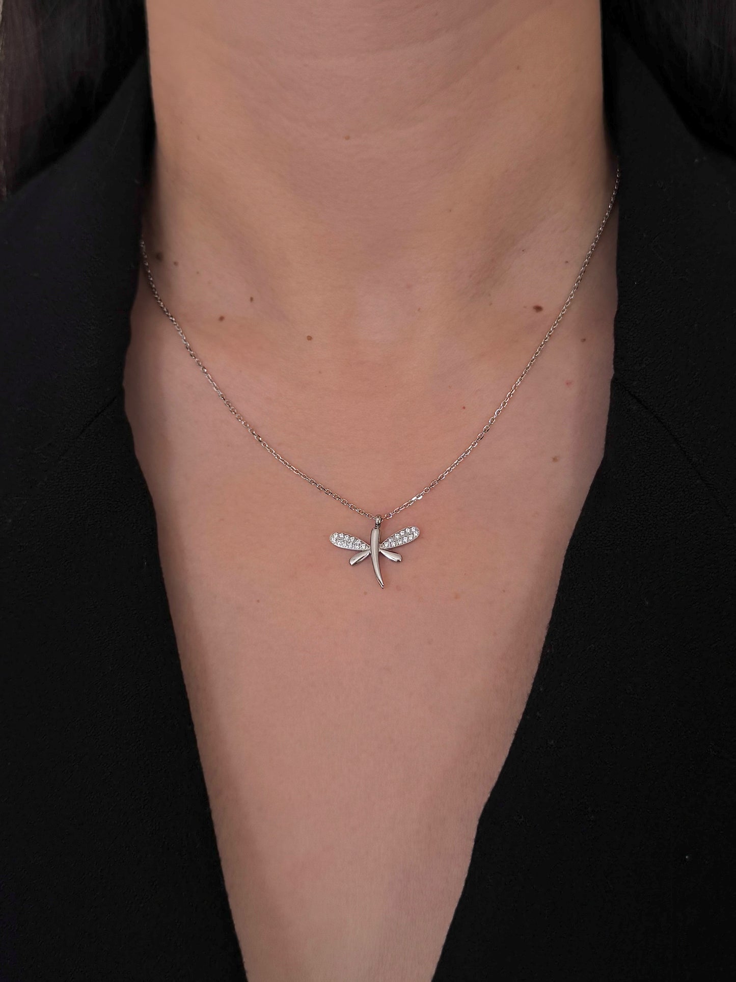 Collar Libélula con Alas de Zirconias Plateado