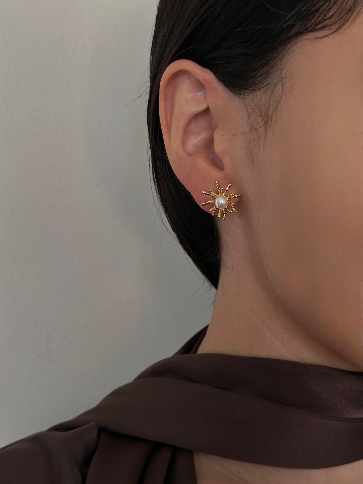 Aretes Flor Orgánica Mini + Perla Dorados