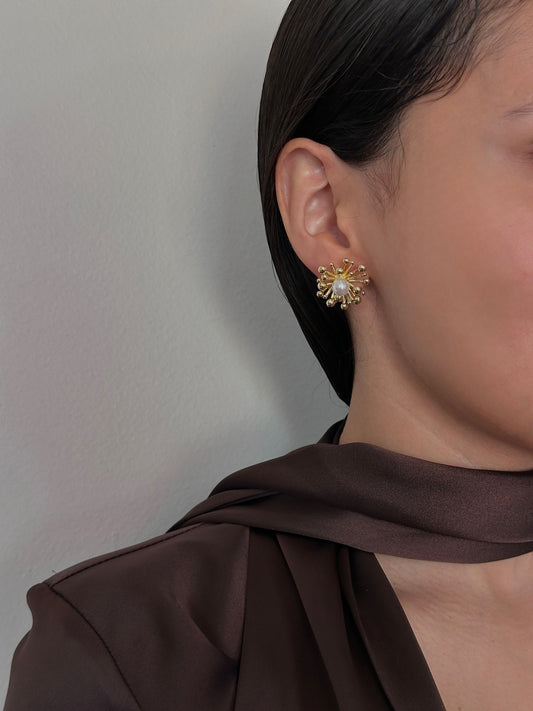 Aretes Flor Orgánica Grande + Perla Dorados