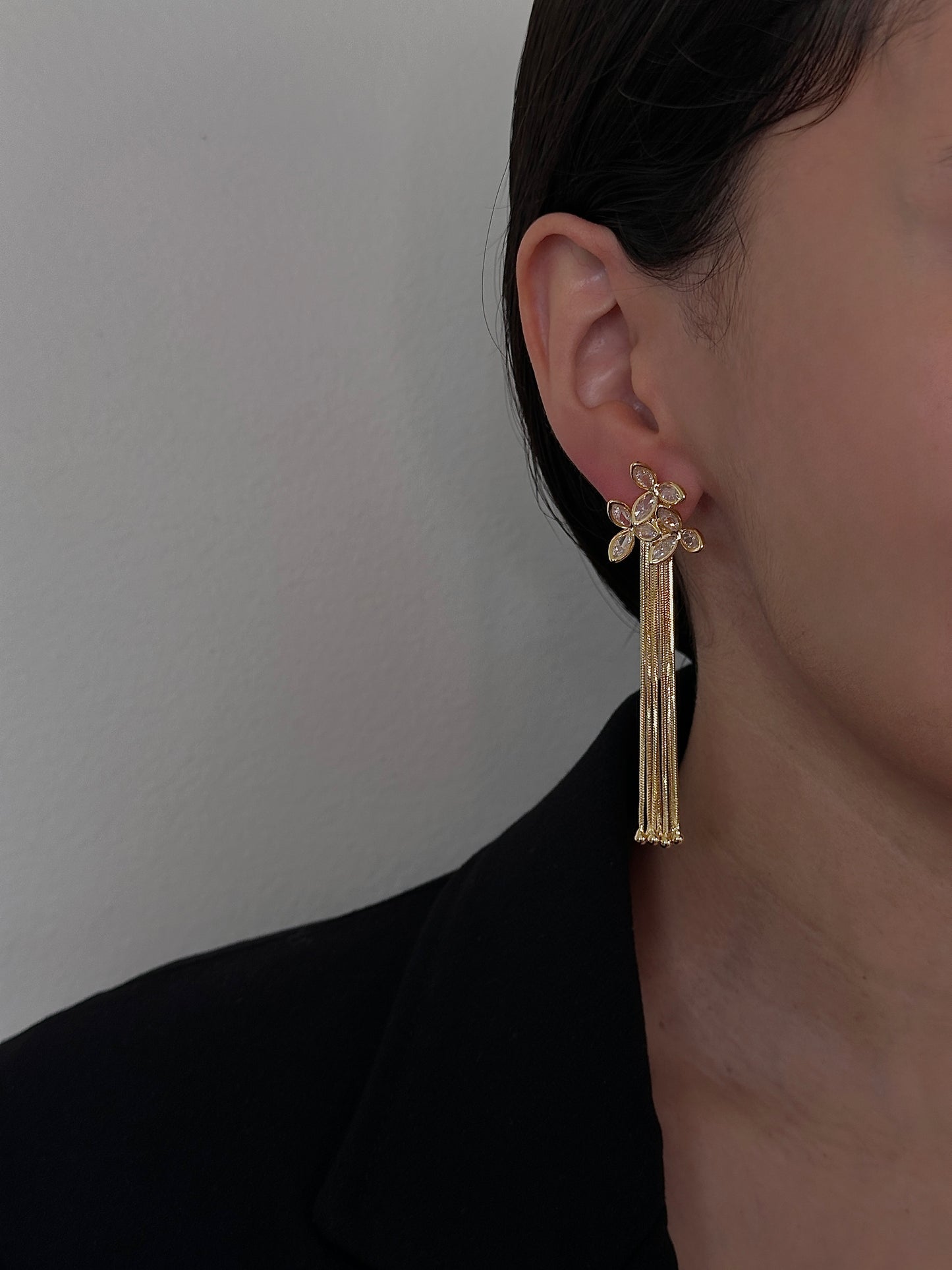 Aretes Largos Flores Zirconia con Liras Lisas Dorados