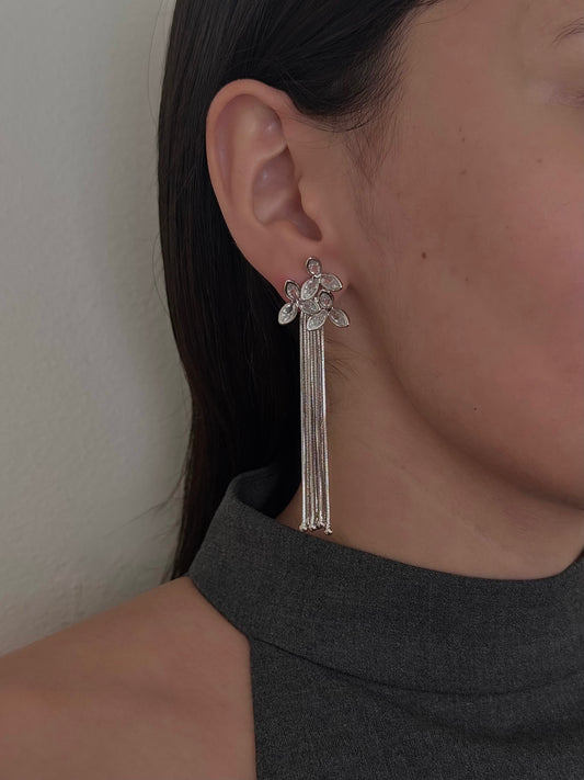 Aretes Largos Flores Zirconia con Liras Lisas Plateado