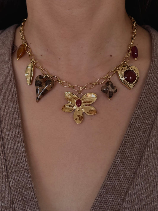 Collar Flor Corazón con Piedra Dorado