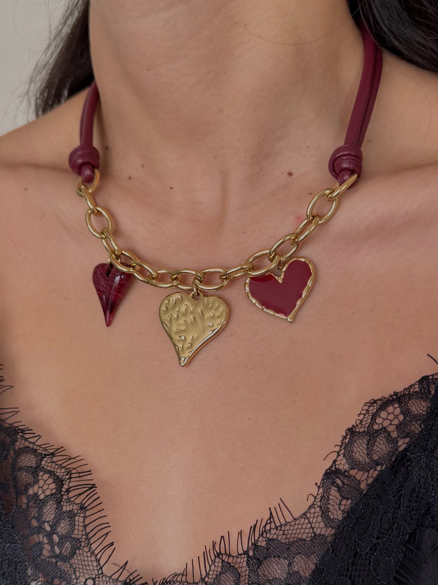 Collar Cuero Vino 3 Corazones