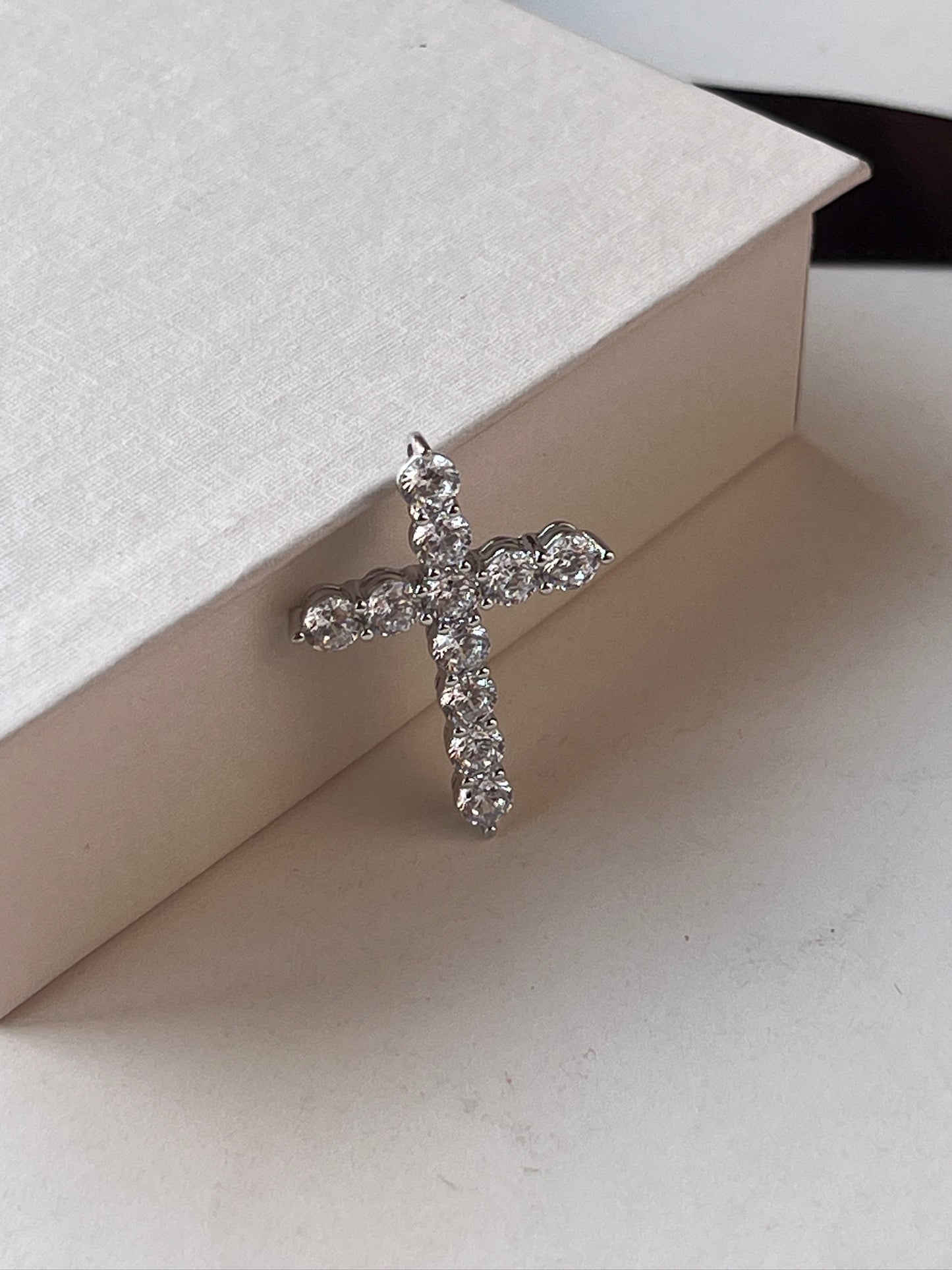 Dije Cruz de Zirconias