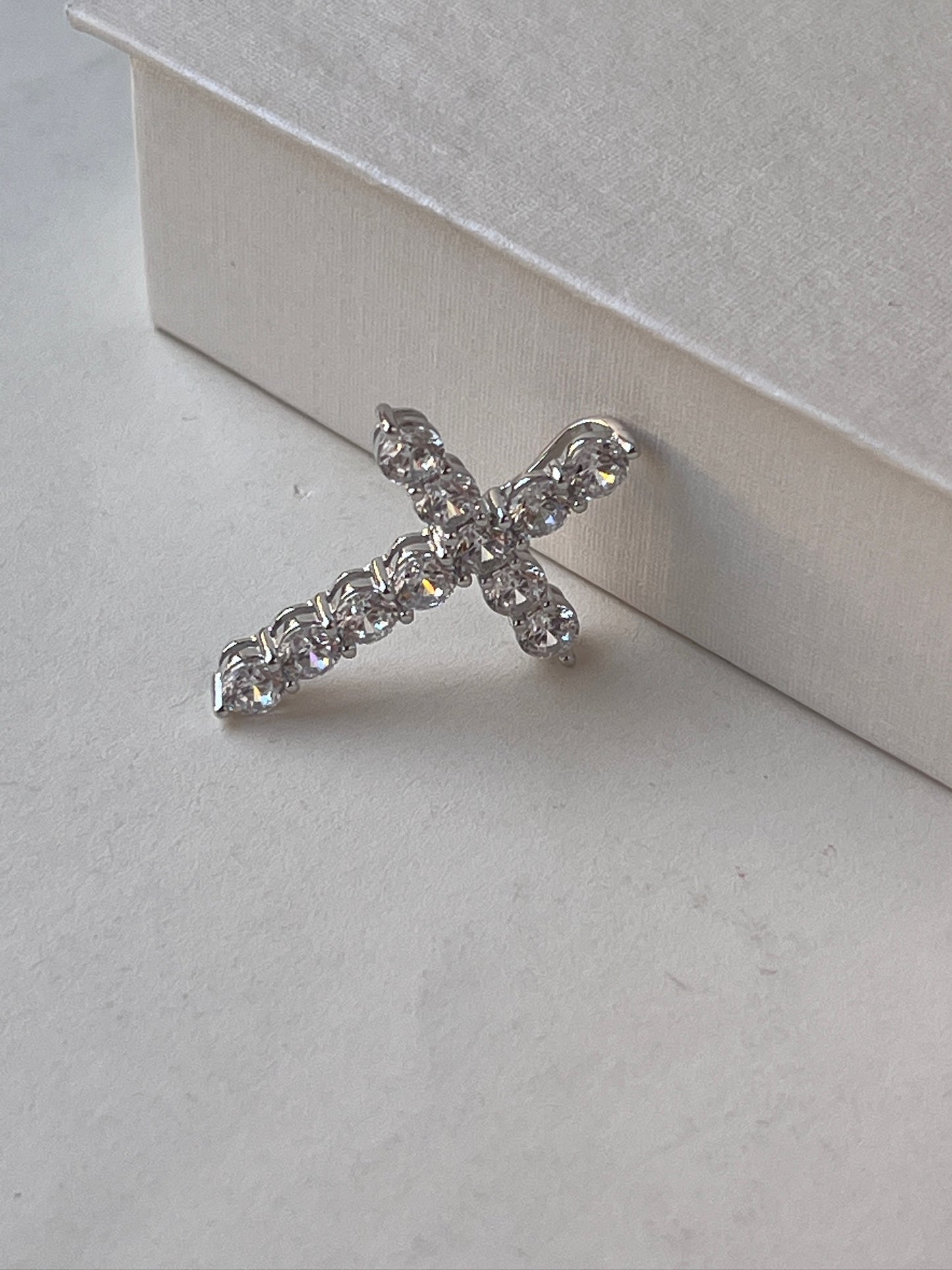 Dije Cruz de Zirconias