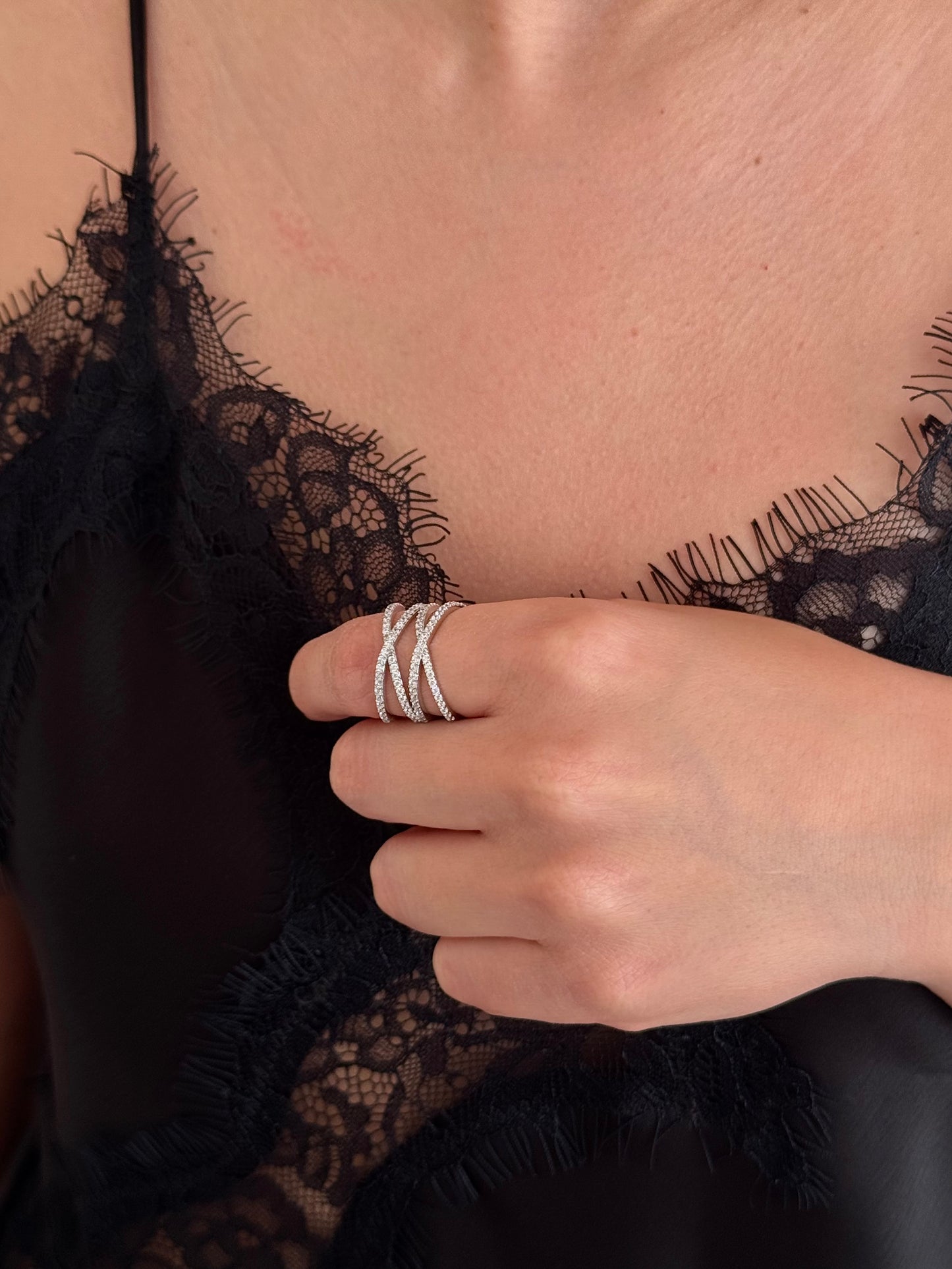 Anillo Doble X de Zirconias