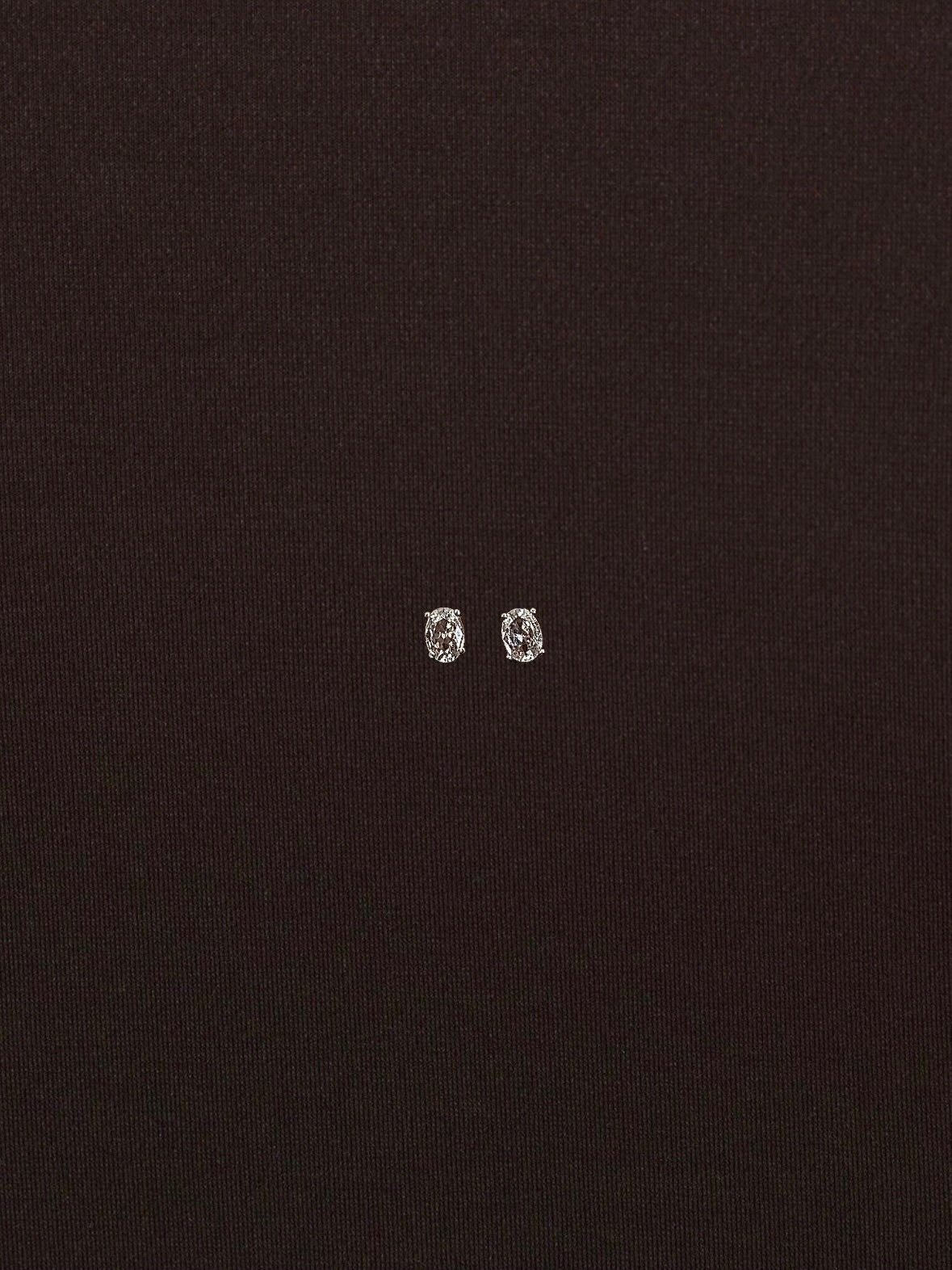 Aretes Óvalo Blanco en Garra Chico