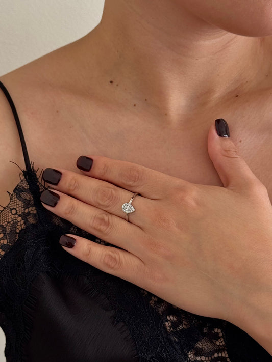 Anillo Gota Blanca Rellena de Zirconia