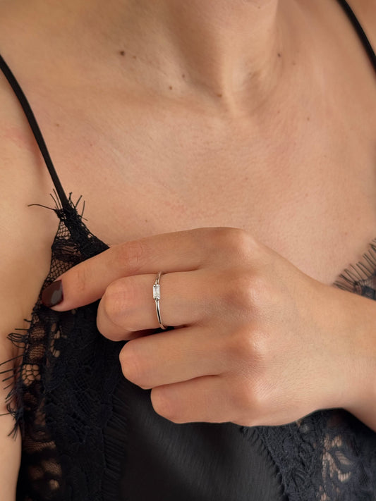 Anillo Rectangular Blanco Clásico