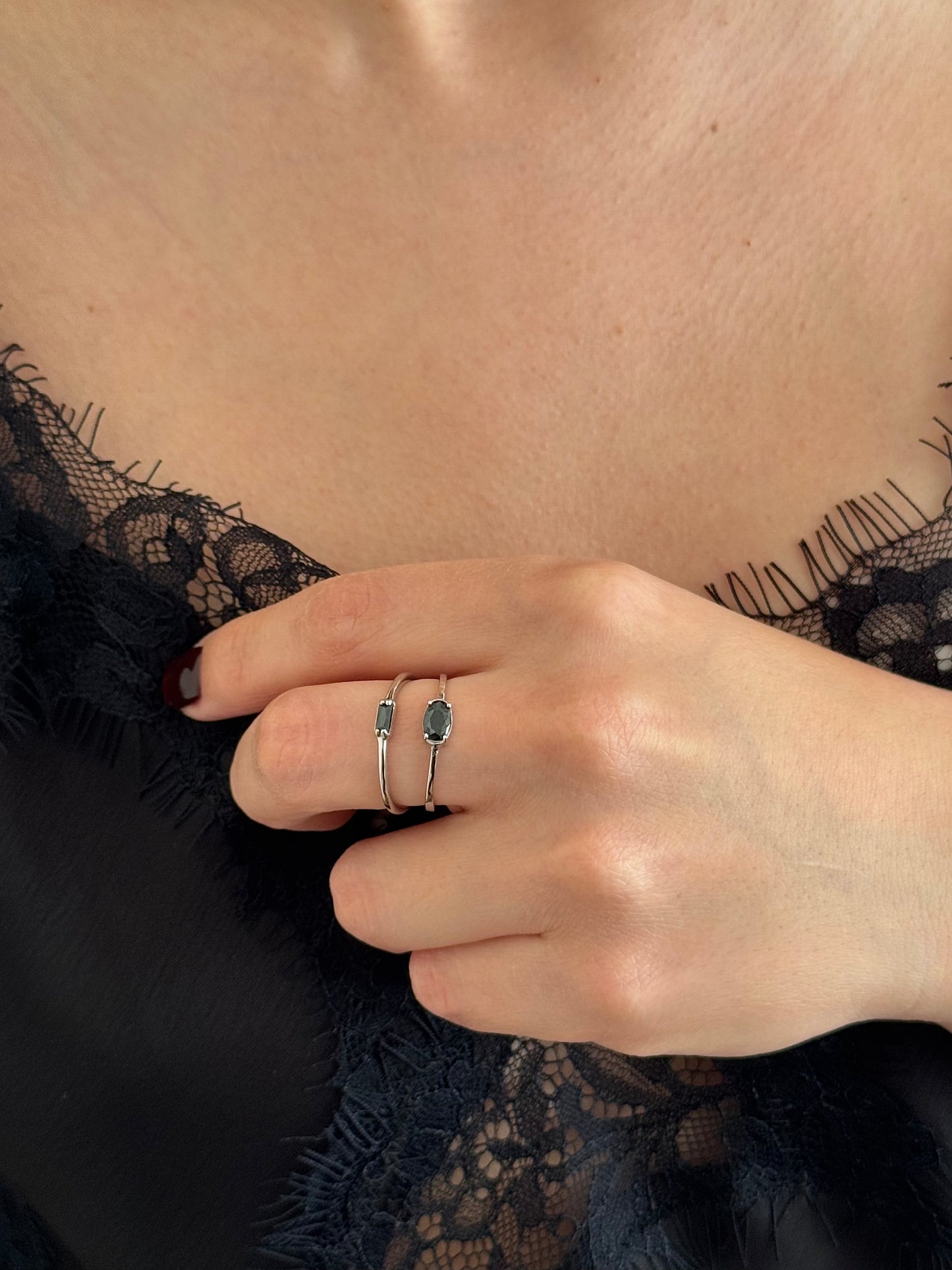 Anillo Rectangular Negro Clásico