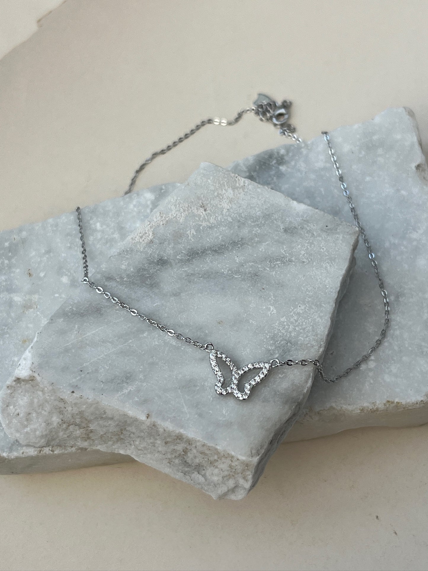 Collar Mariposa Contour