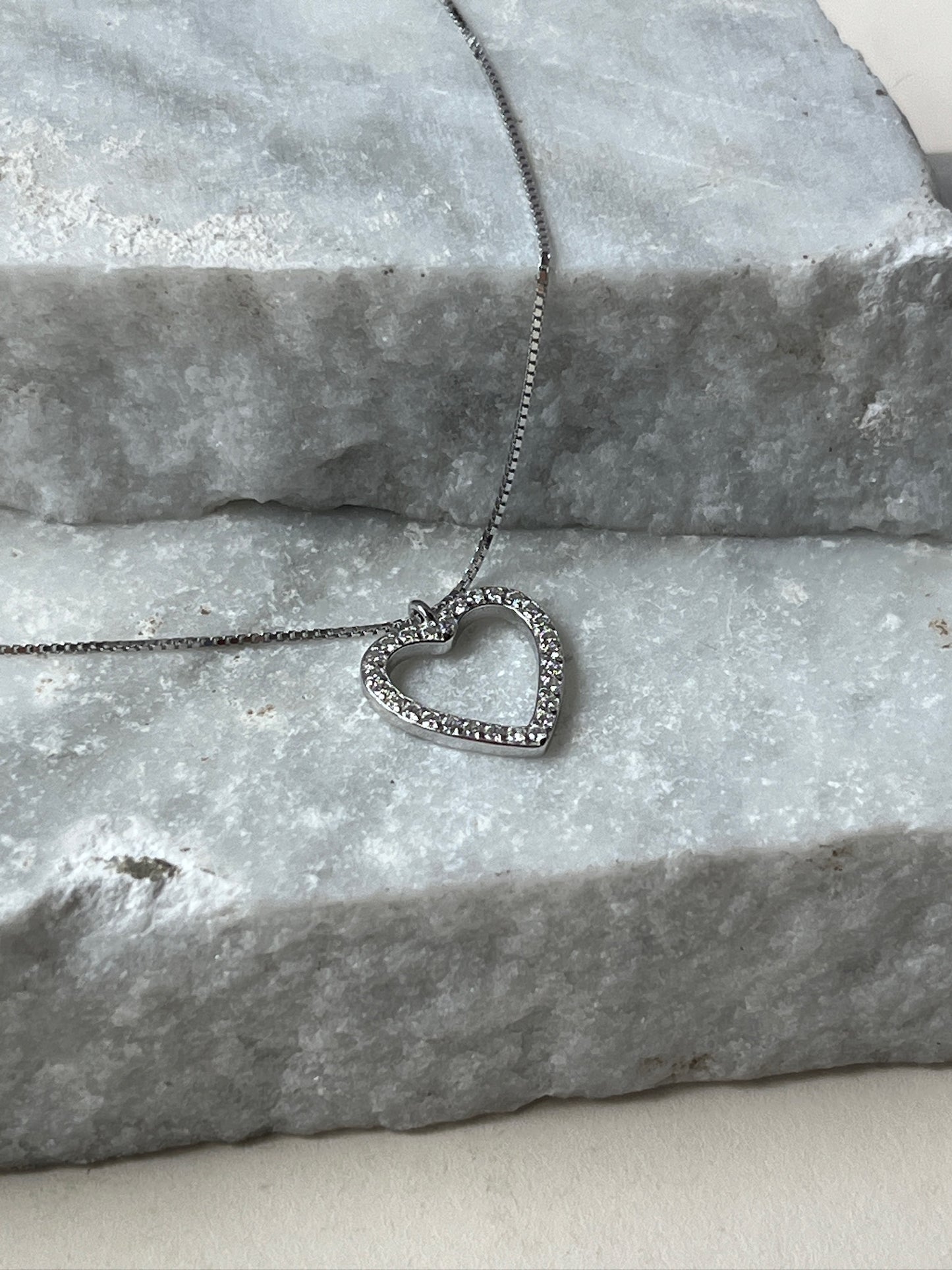 Collar Corazón Alargado Contour