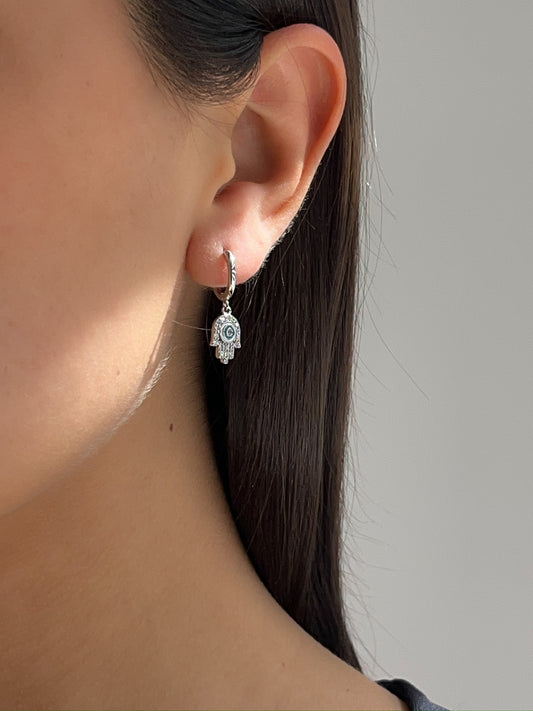 Huggie Amuleto Esmaltado