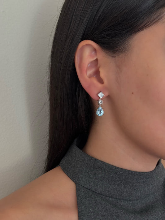 Aretes Topacio Azul Gota con Zirconias Blanco