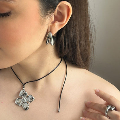 Collar Flora
