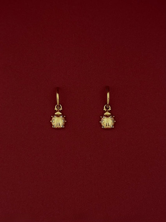 Huggies Dorados con Catarinas y Zirconias Blancas