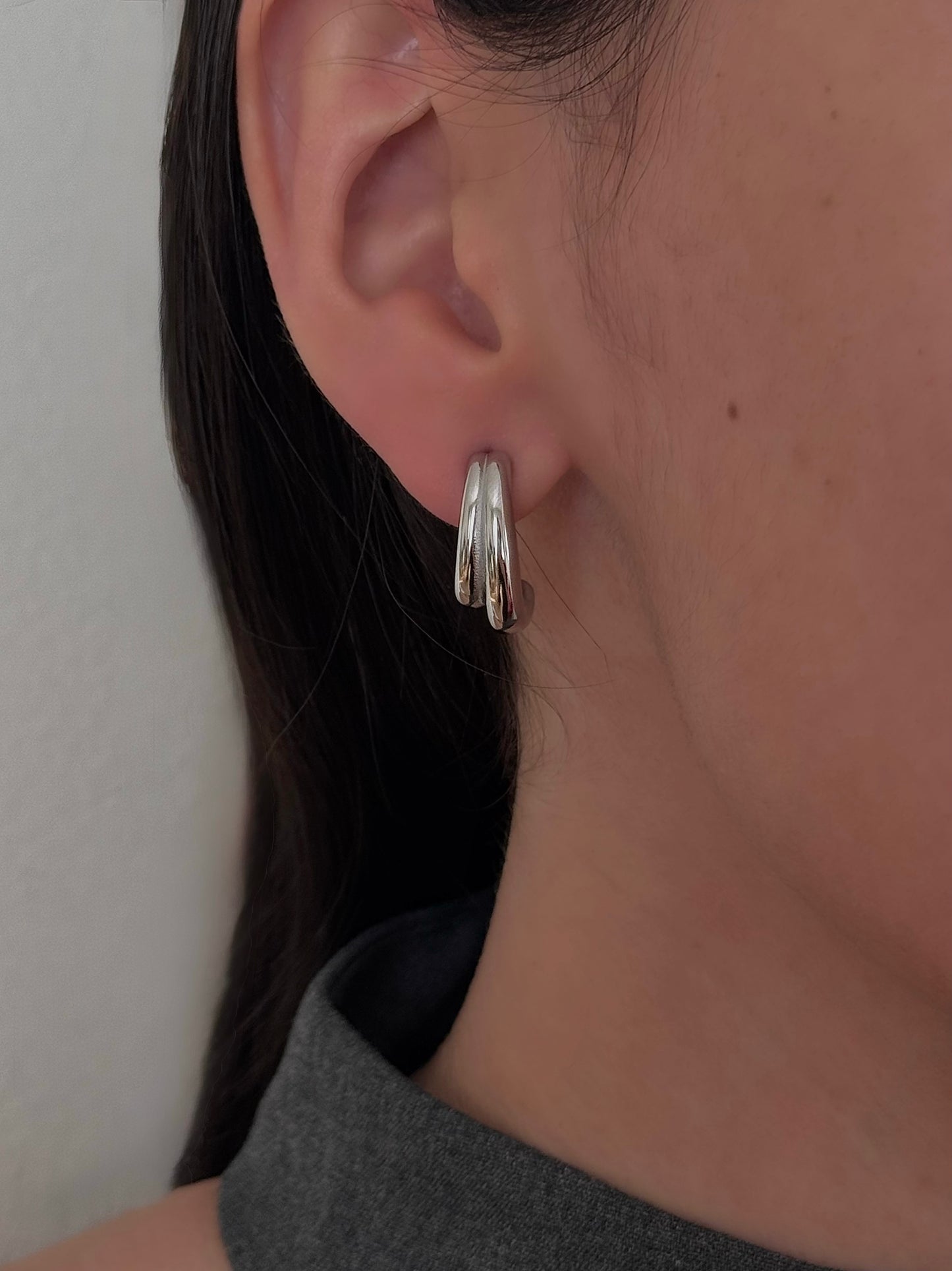 Aretes Doble Línea Plateados