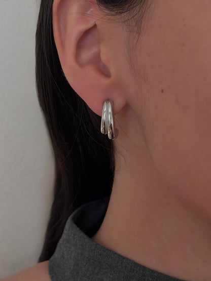 Aretes Doble Línea Plateados