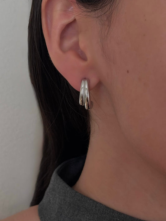 Aretes Doble Línea Plateados