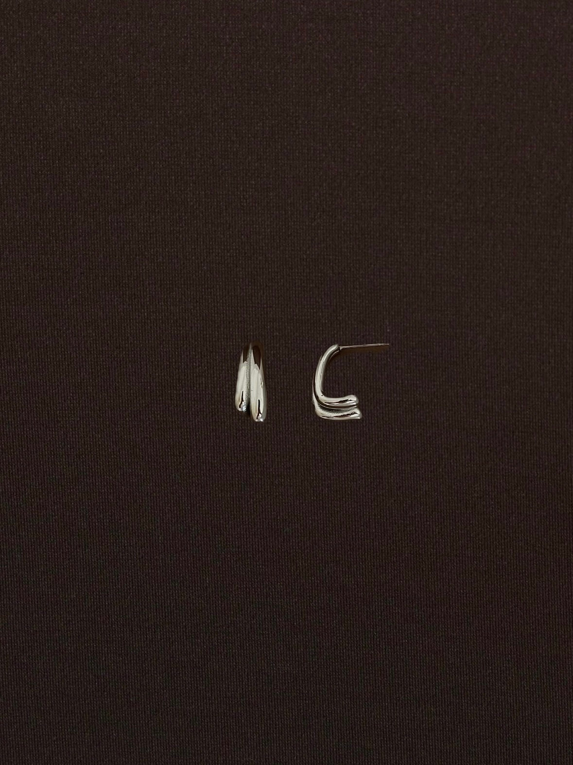 Aretes Doble Línea Plateados