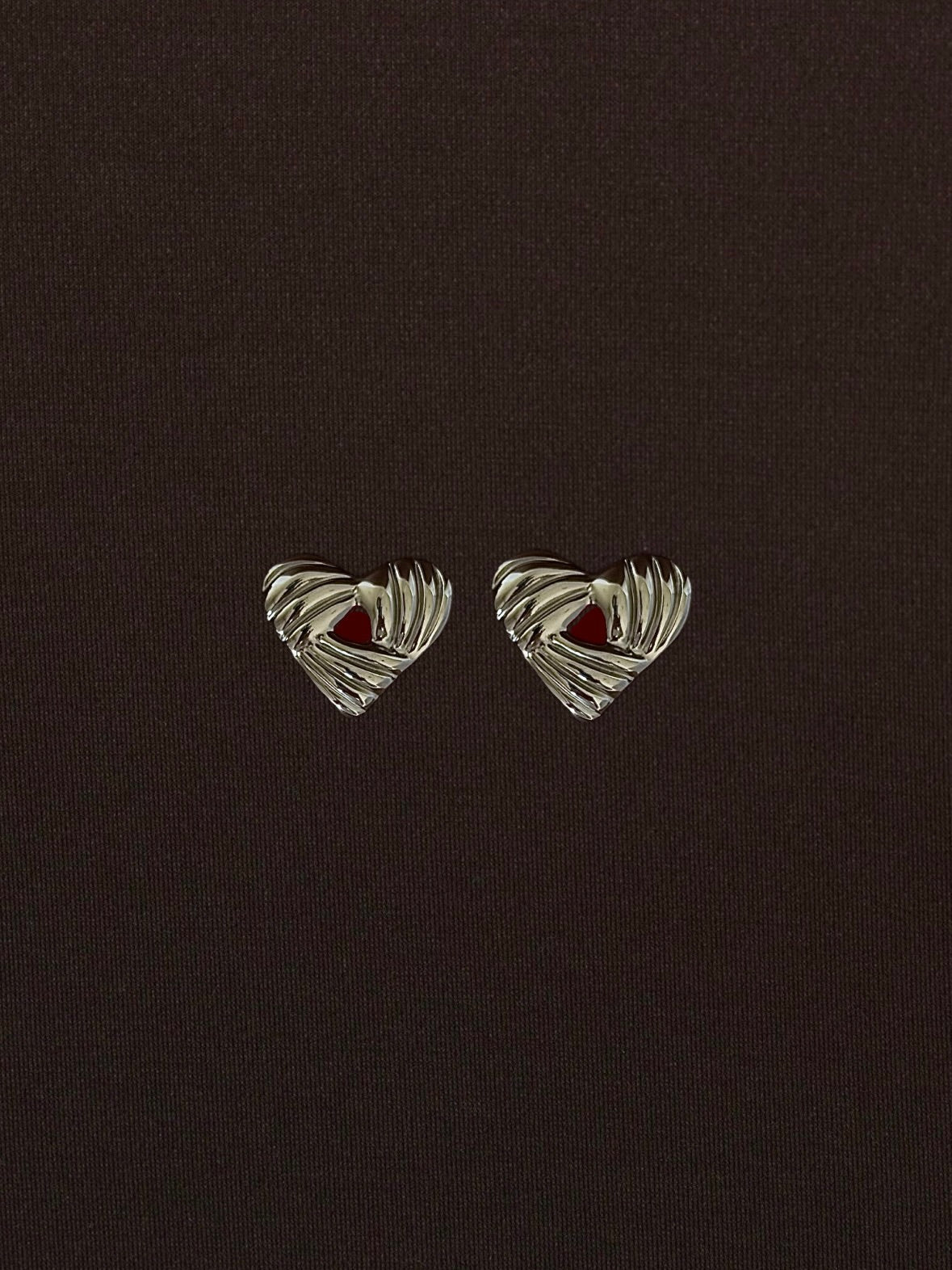 Aretes Corazón Rojo Plateado