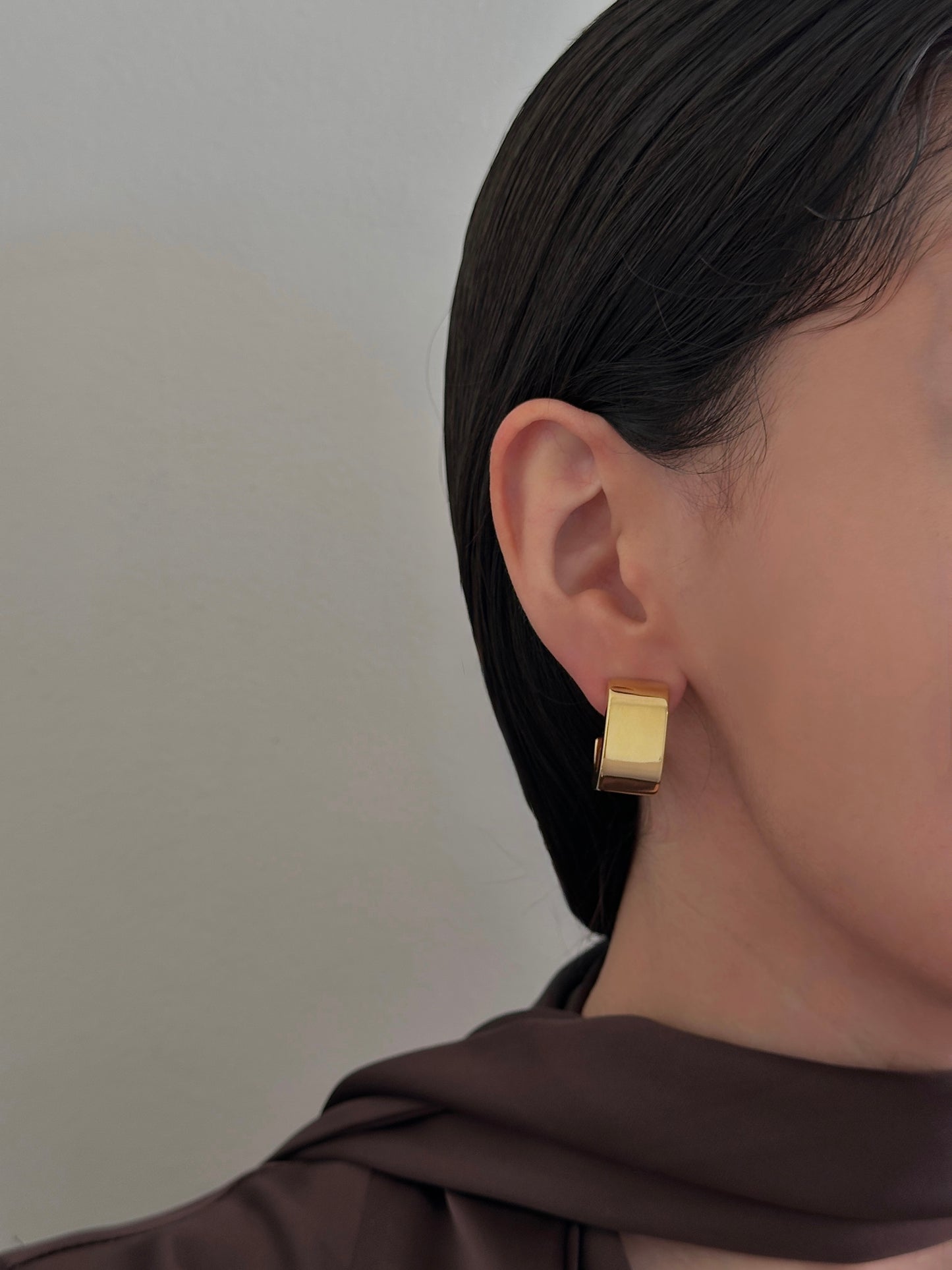 Aretes Cuadrado Hueco Dorado