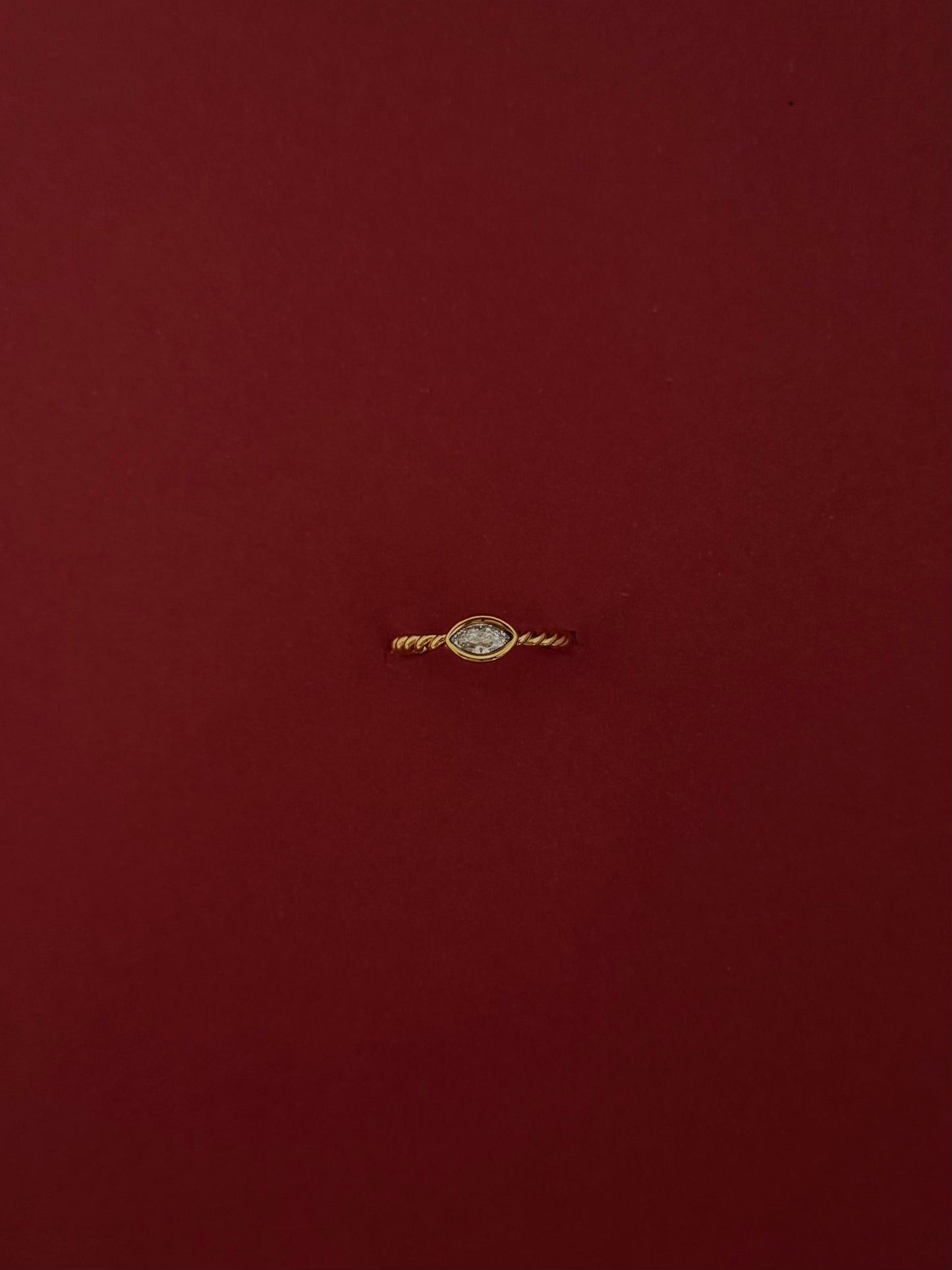 Anillo Zirconia Ovalada Dorado