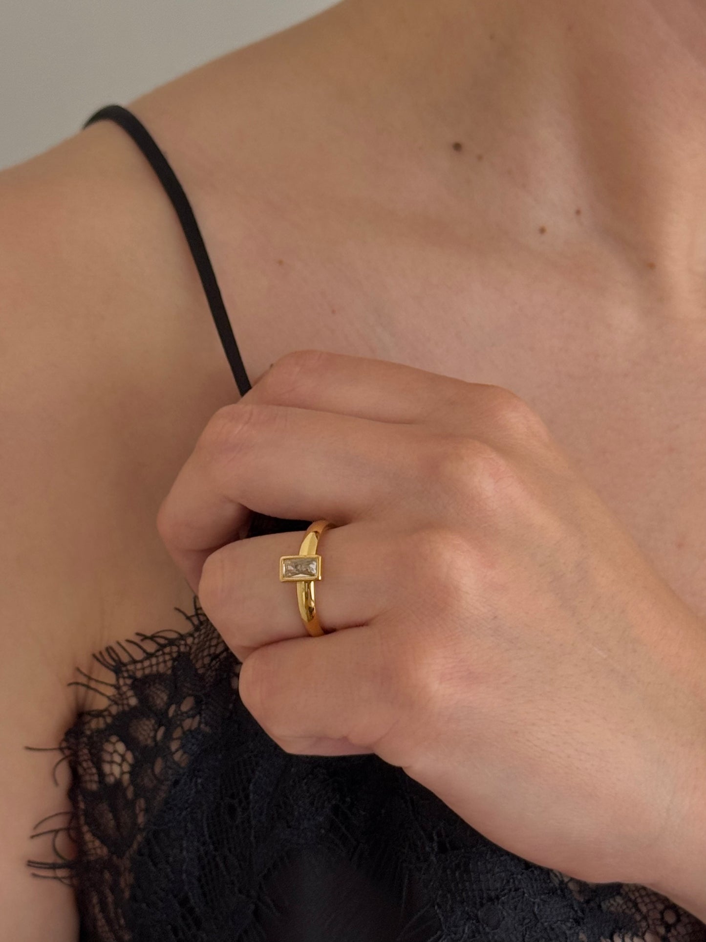 Anillo Zirco Rectangular Blanca