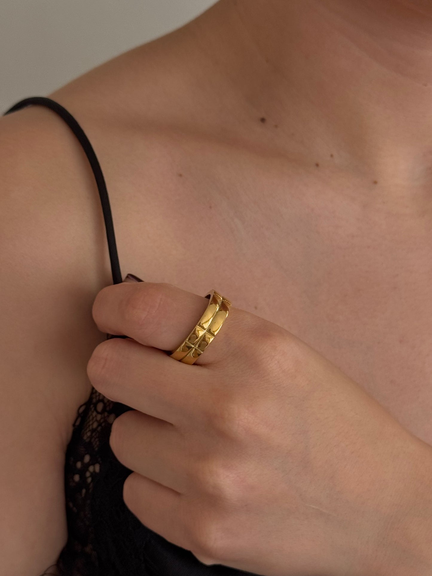 Anillo Líneas Duo Dorado