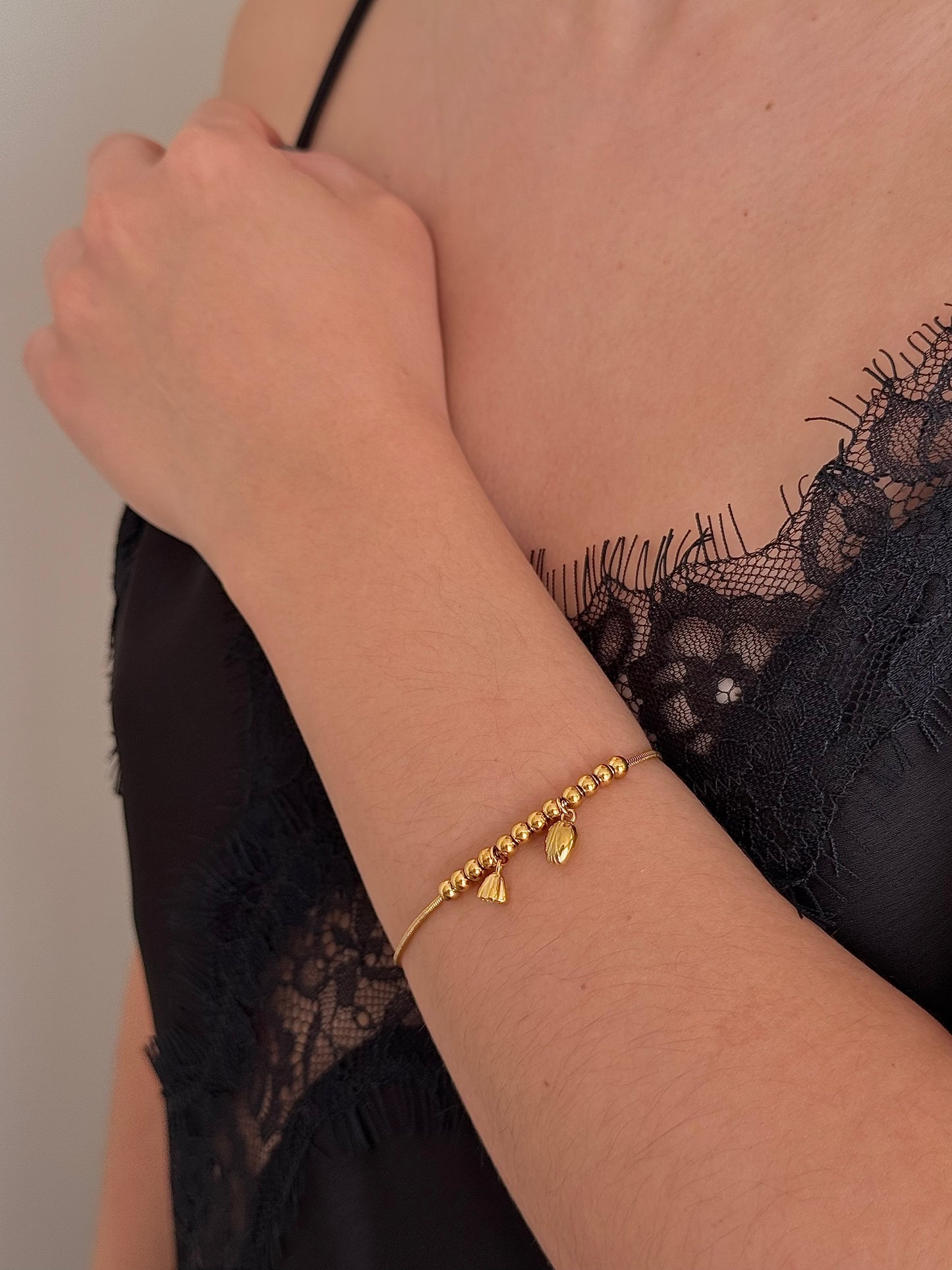 Pulsera Dos Flores Doradas