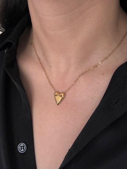 Dije Corazón Pico Dorado