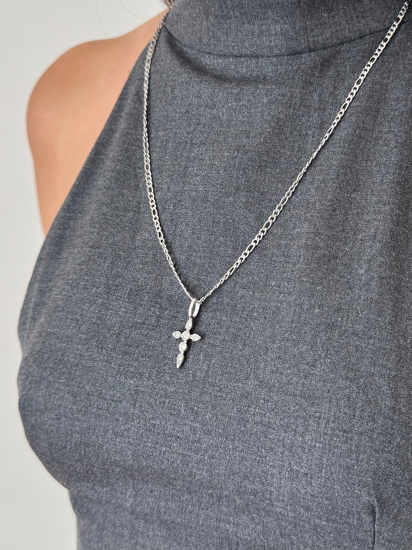 Dije Cruz con Zirconias