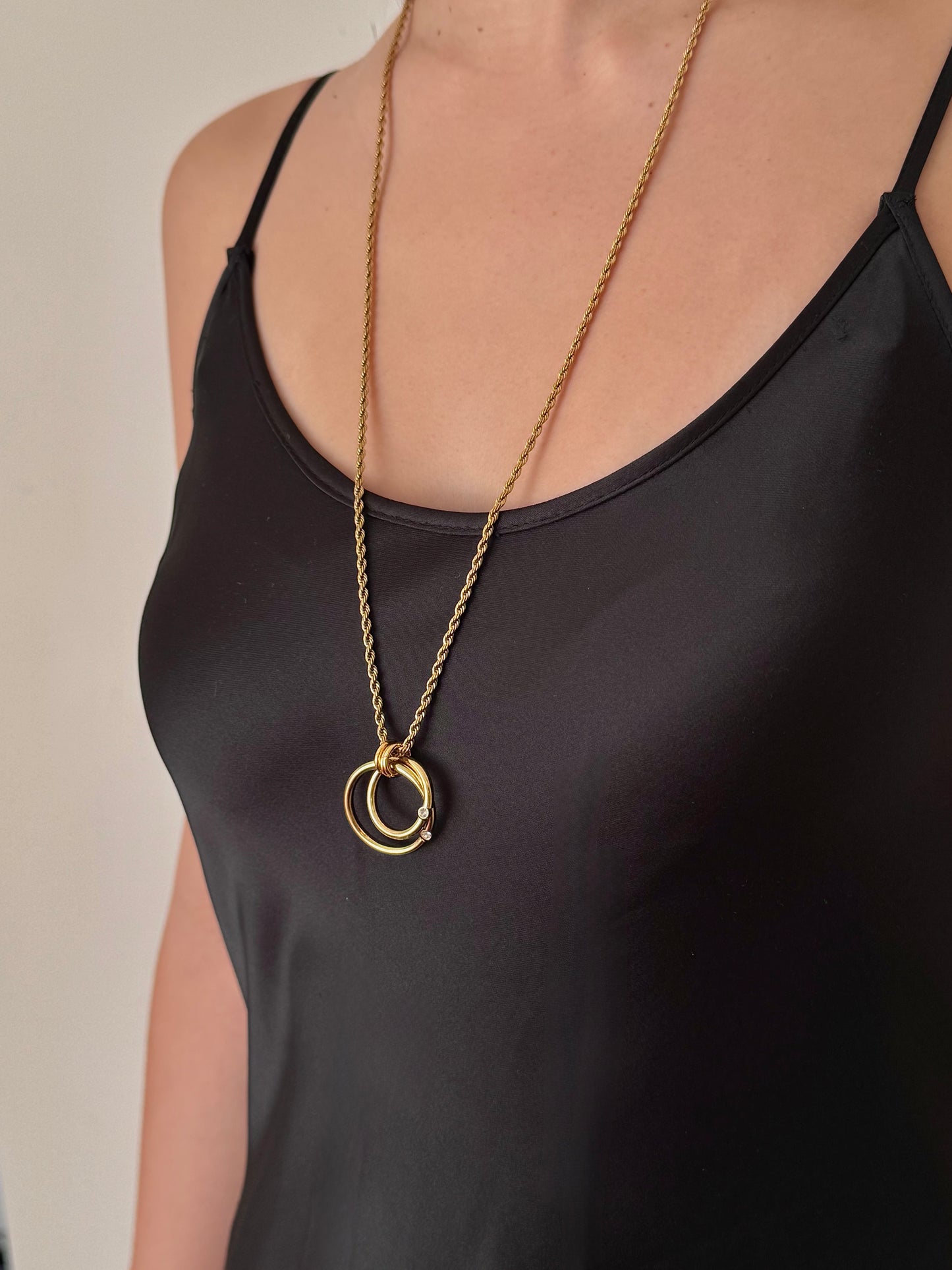 Collar Aros Entrelazados con Zirconias