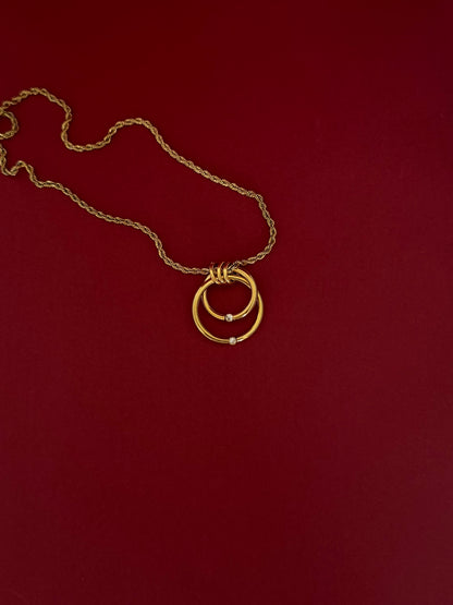 Collar Aros Entrelazados con Zirconias