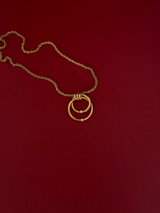 Collar Aros Entrelazados con Zirconias