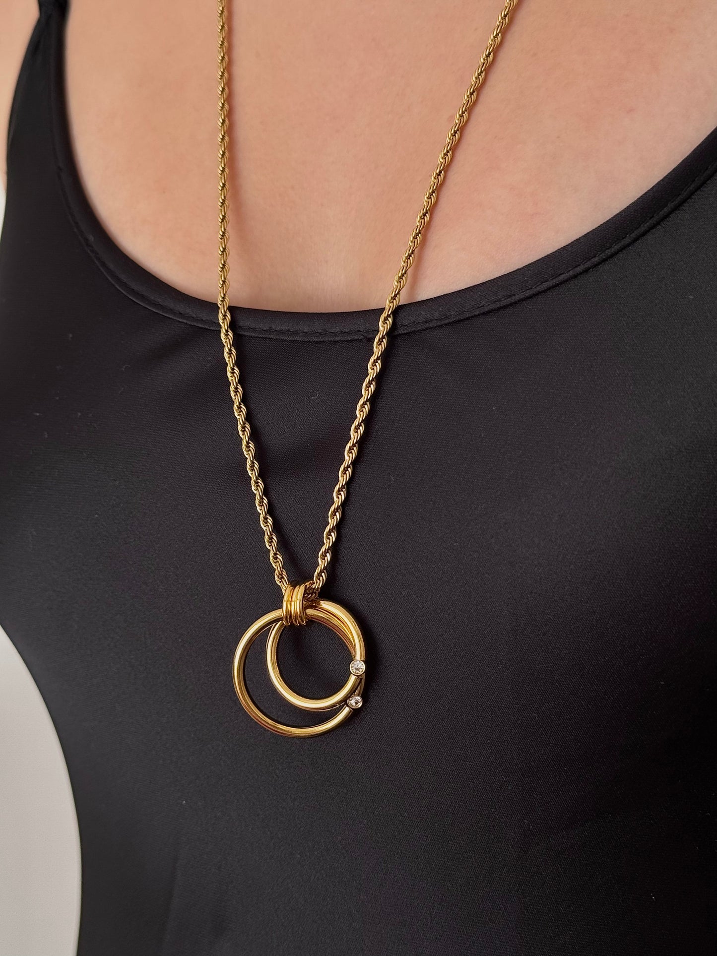 Collar Aros Entrelazados con Zirconias