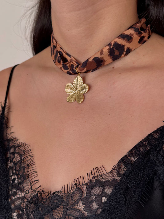 Collar Flor Animal Print
