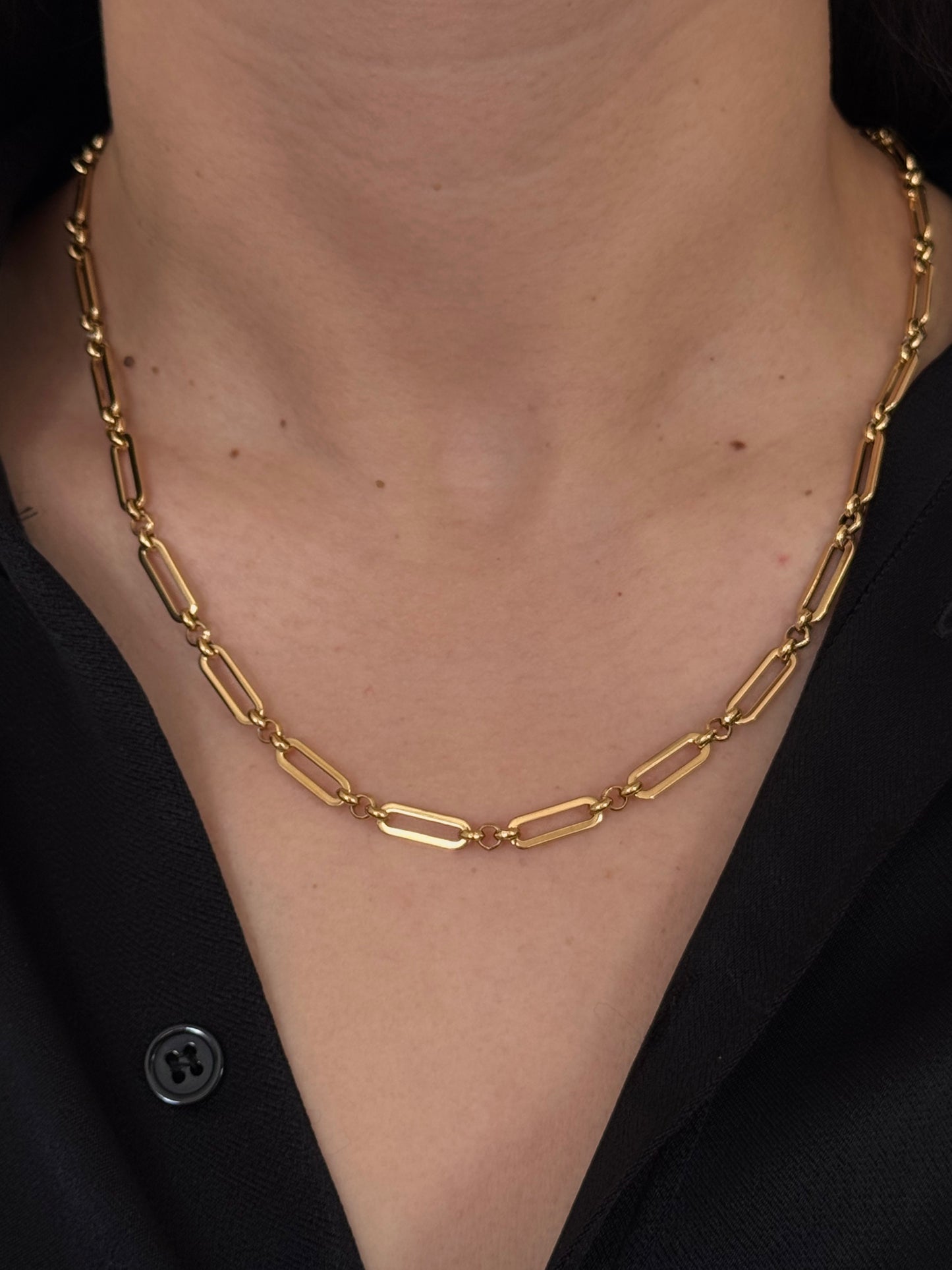 Cadena Rectangular con Círculos Delgada Dorada