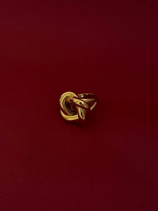 Anillo Círculo Hueco con Nudo Dorado