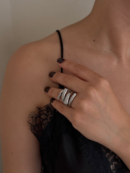 Anillo Líneas Cruzadas Rectangulares Plateado