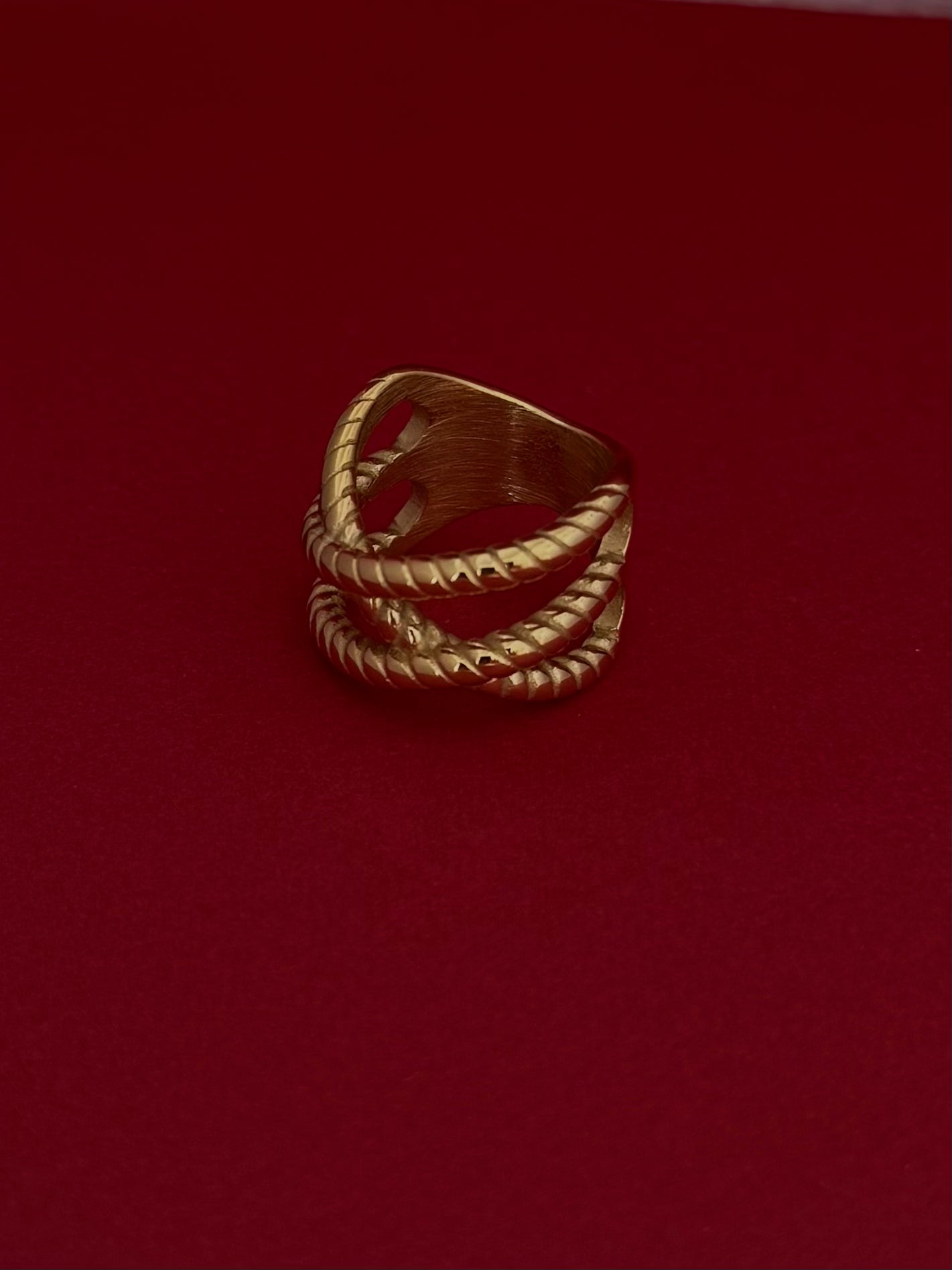 Anillo Líneas Churro Cruzadas Dorado